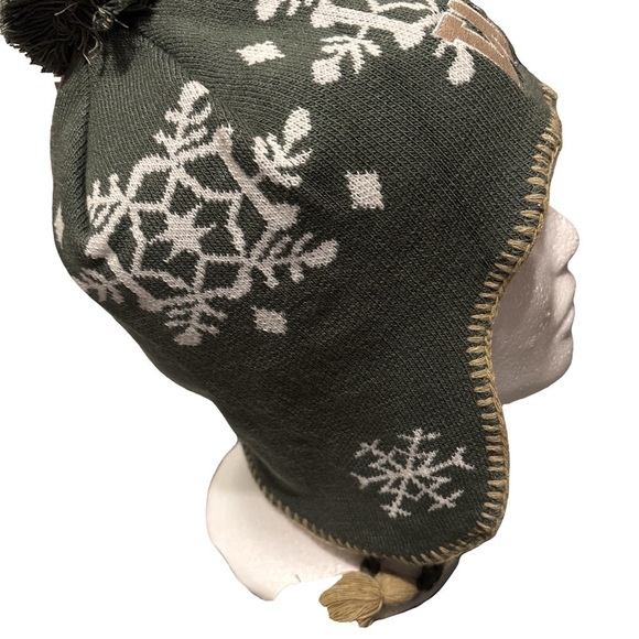 3 nwt Washington Huskies beanies with Pom Pom and tassels - Picture 2 of 3